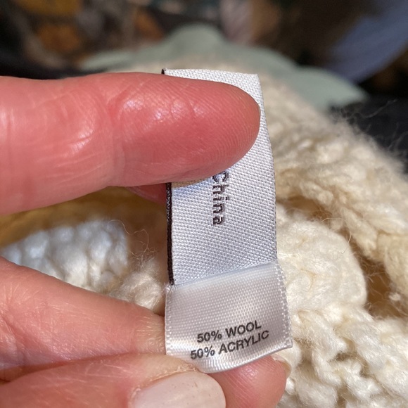 Ann Taylor LOFT hat - Picture 5 of 5